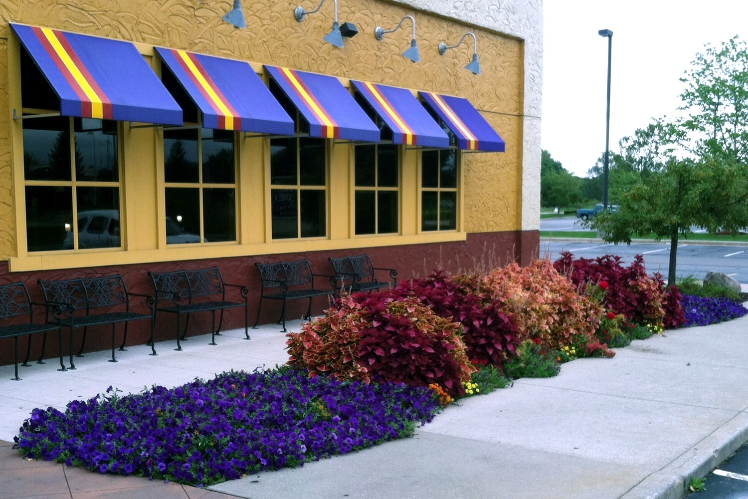 Landscapers for Business in Grand Rapids MI - ProMowLandscape.com